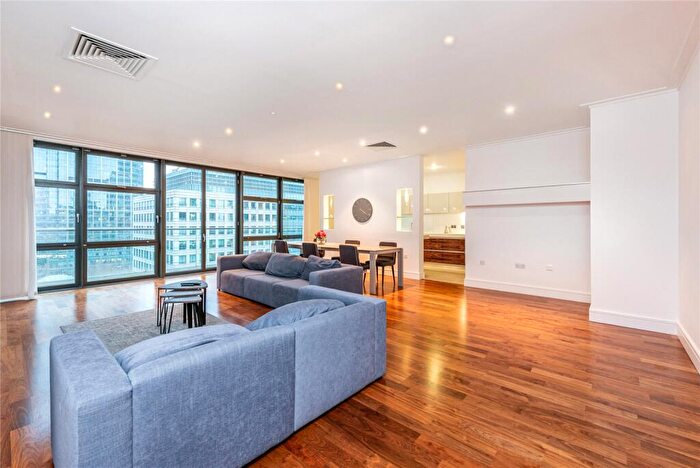 3 Bedroom Flat To Rent In Discovery Dock Apartments West, South Quay Square, E14