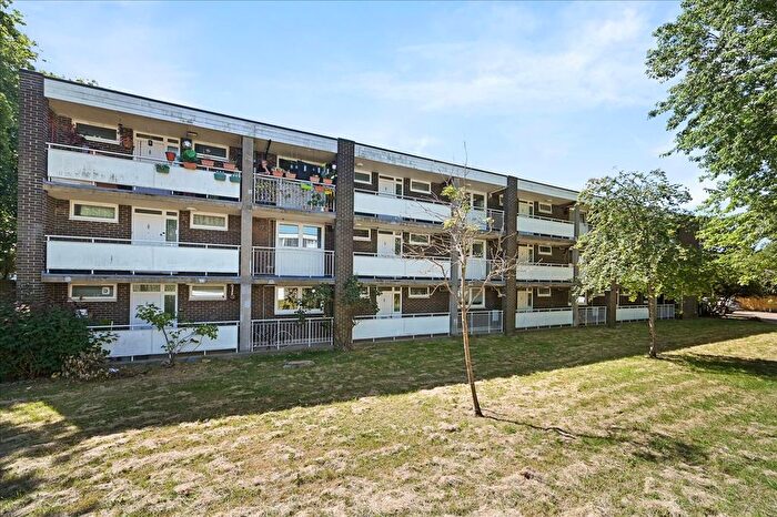 2 Bedroom Flat For Sale In Clement Close, Brondesbury, NW6