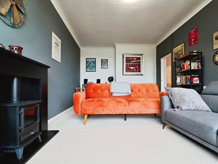 2 Bedroom Flat For Sale In Kennerleigh Road, Cardiff, CF3