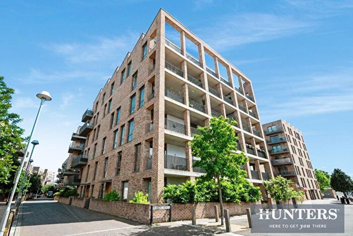 2 Bedroom Flat For Sale In Boaters Avenue, Brentford, TW8