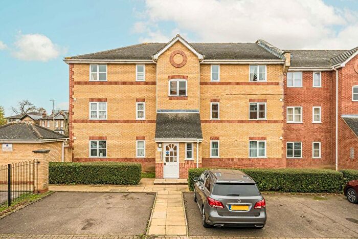 2 Bedroom Flat To Rent In Winery Lane, Kingston Upon Thames, KT1