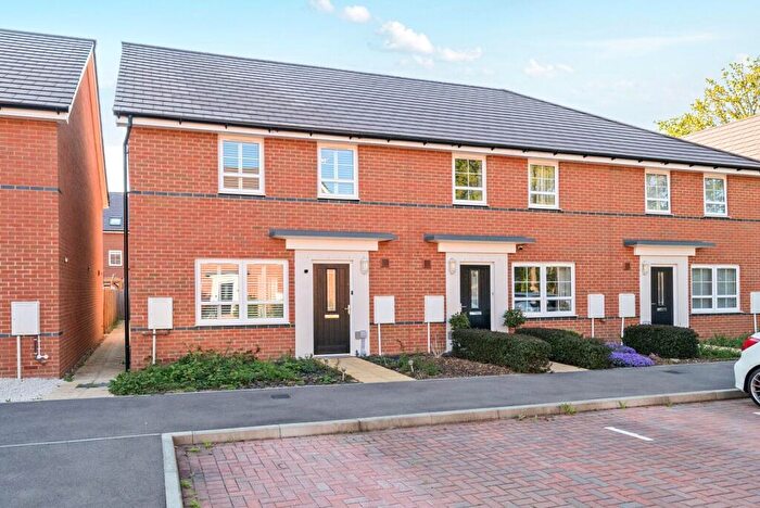 3 Bedroom End Of Terrace House For Sale In Cartwright Drive, Chertsey, KT16