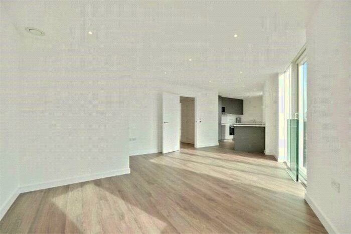 2 Bedroom Apartment To Rent In Saffron Central Square, Croydon, CR0