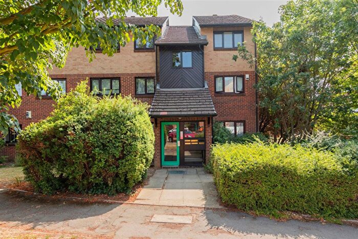 1 Bedroom Flat For Sale In Alders Close, London, E11