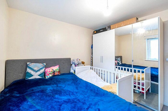 1 Bedroom Apartment For Sale In Kenton Road, Harrow, HA3