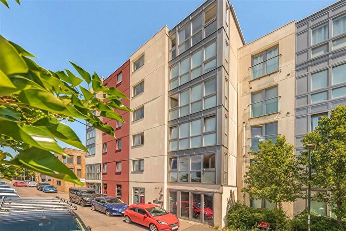 1 Bedroom Flat To Rent In Orchard Road, Richmond, TW9
