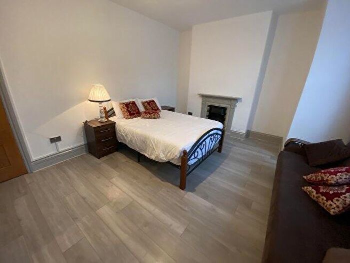 1 Bedroom Flat To Rent In Larch Road, NW2