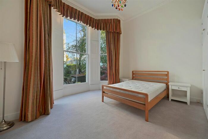2 Bedroom Flat To Rent In Russell Road, London, W14