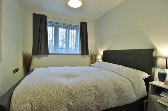 2 Bedroom Flat For Sale In Gisors Road, Southsea, PO4