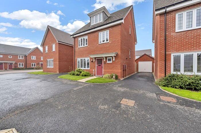 4 Bedroom Detached House For Sale In Kenmare Close, Bury St. Edmunds, IP32
