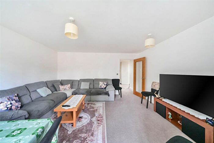 2 Bedroom Flat For Sale In Oakwood Avenue, Beckenham, BR3