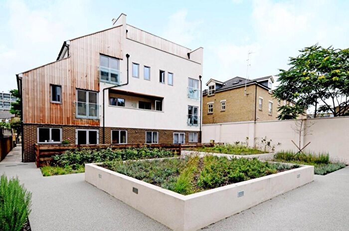 2 Bedroom Flat For Sale In Mile End Road, Stepney, London, E1