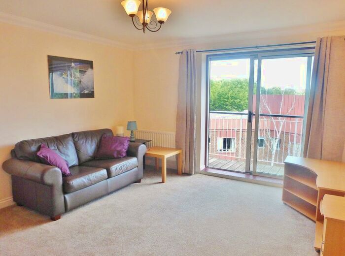 2 Bedroom Flat To Rent In Hill Lane, Southampton, SO15