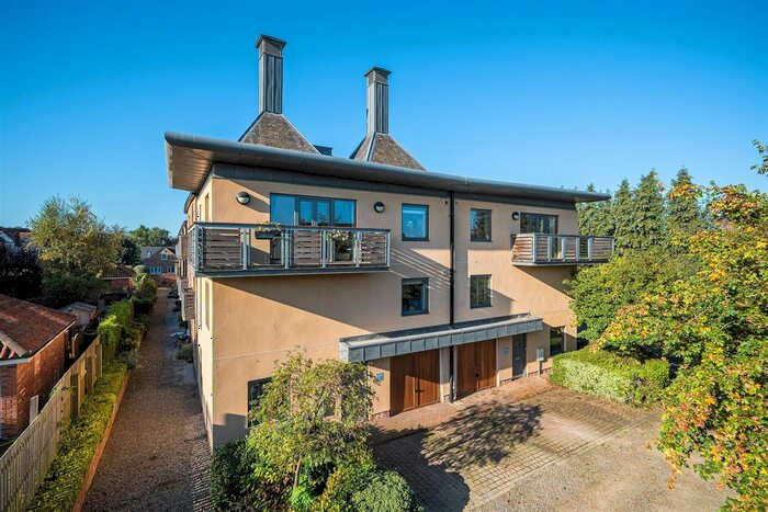 3 Bedroom Semi-Detached House For Sale In Waterside, Boroughbridge, York, YO51