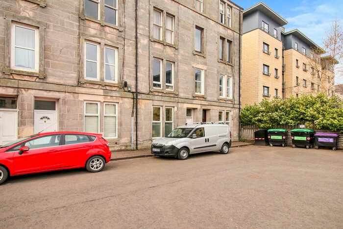2 Bedroom Flat To Rent In Gibson Street, Edinburgh, EH7