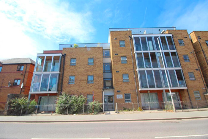 2 Bedroom Flat For Sale In Lea Court, London, N15