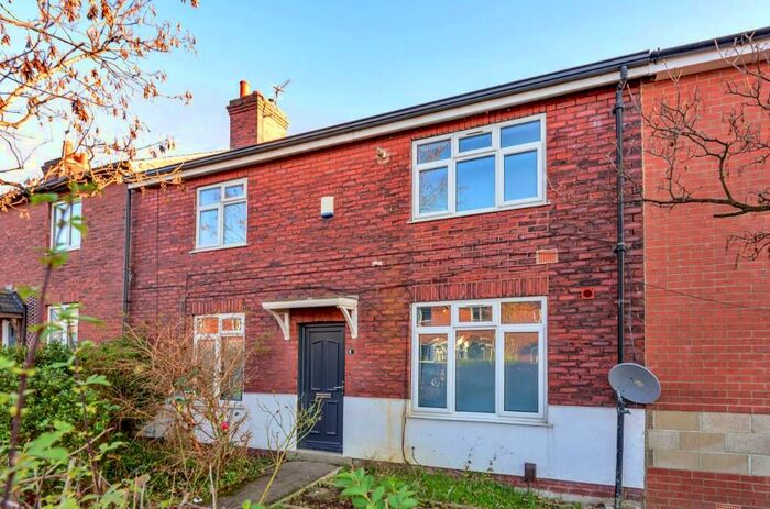 5 Bedroom Semi-Detached House To Rent In Langdale Avenue, Leeds, LS6