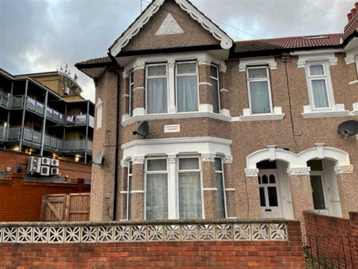 2 Bedroom Flat To Rent In Saxon Road, Southall, Middlesex UB1