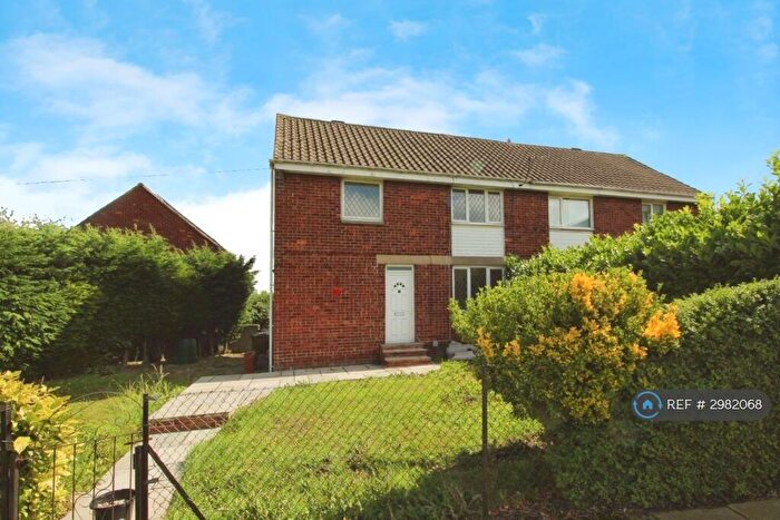3 Bedroom Semi-Detached House To Rent In Beacon Grove, Leeds, LS27