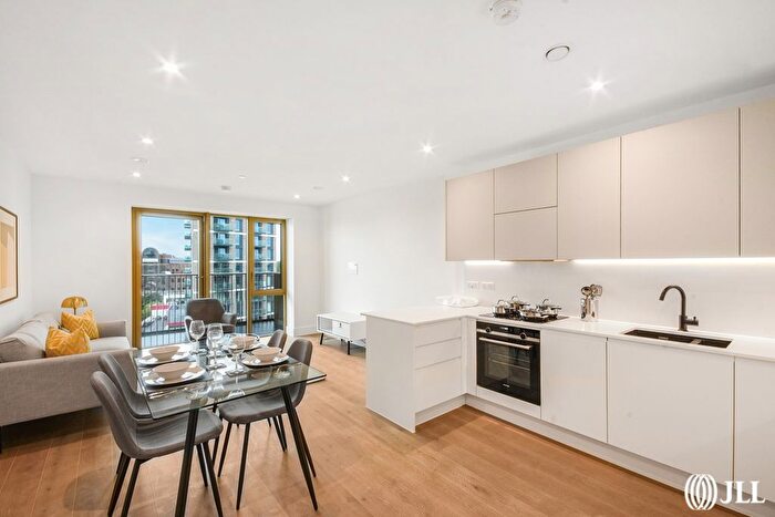 1 Bedroom Flat To Rent In Capital Interchange Way, Brentford, TW8