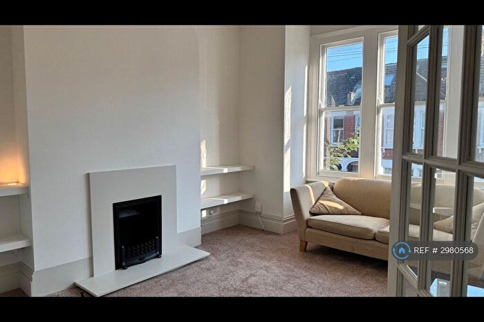 2 Bedroom Flat To Rent In Clapham South, London, SW12
