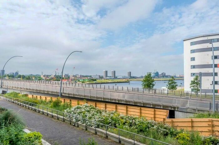 1 Bedroom Flat To Rent In Fathom Court, Basin Approach, Gallions Reach, E16