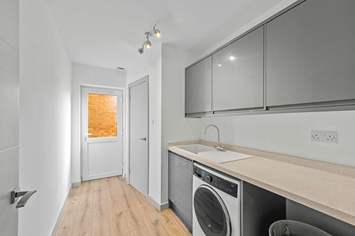 4 Bedroom Detached House For Sale In The Warren, The Green, Croydon, CR0