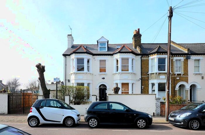 2 Bedroom Flat To Rent In Endlesham Road, Balham, London, SW12