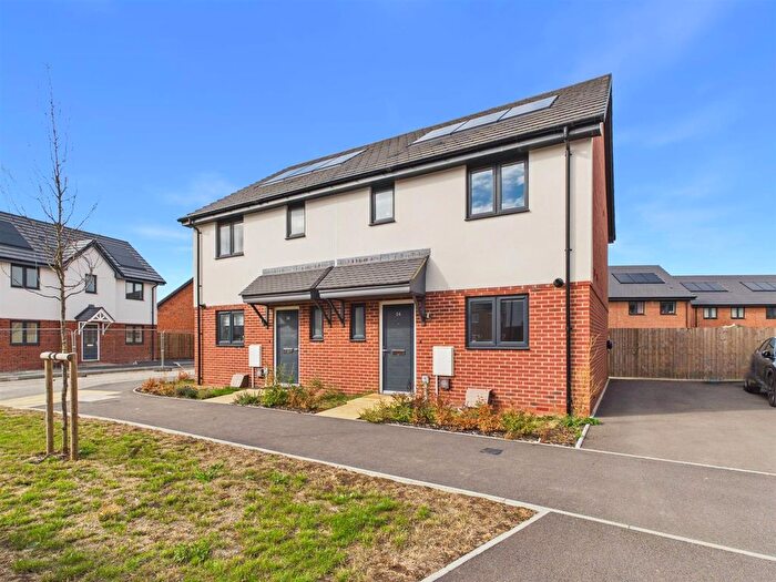 3 Bedroom Semi Detached House For Sale In Farley Way, Hardwicke, Gloucester, GL2