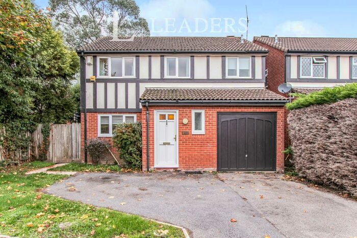 4 Bedroom Detached House To Rent In Ringwood, BH24