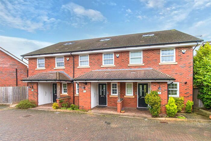 3 Bedroom Terraced House For Sale In Battlers Green Drive, Radlett, WD7