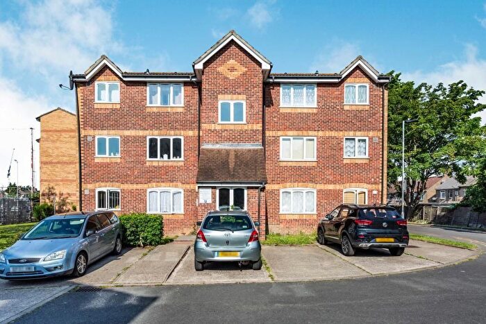 1 Bedroom Flat To Rent In Greenslade Road, Barking, IG11