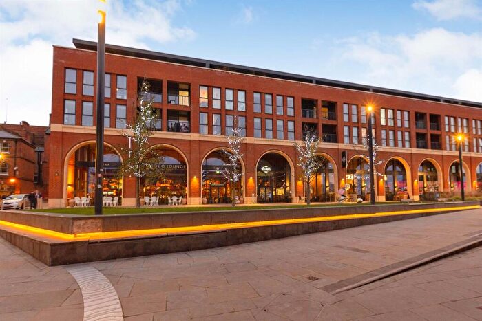 2 Bedroom Flat For Sale In Exchange Street, Aylesbury, HP20