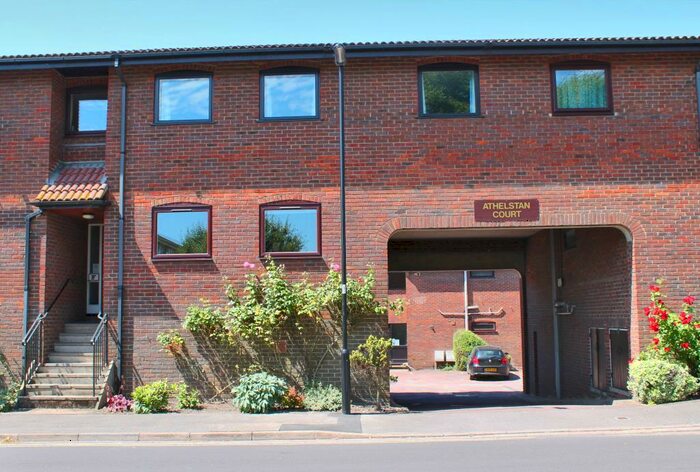 1 Bedroom Ground Flat To Rent In St Thomas Park, Lymington, Hampshire, SO41