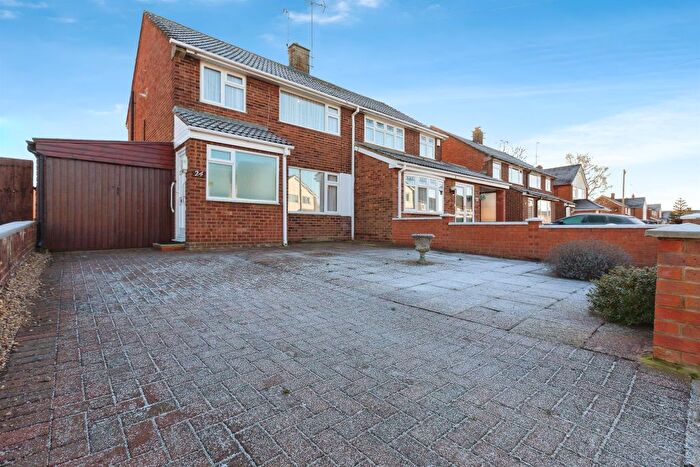 3 Bedroom Semi-Detached House For Sale In Russell Way, Leighton Buzzard, LU7