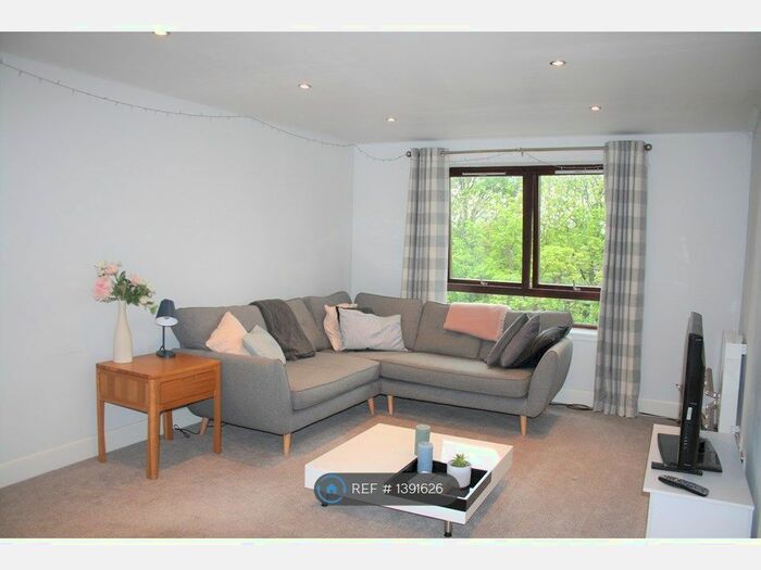 2 Bedroom Flat To Rent In Camphill Avenue, Glasgow, G41