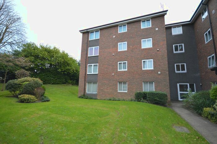 2 Bedroom Flat To Rent In Somers Close, Reigate RH2