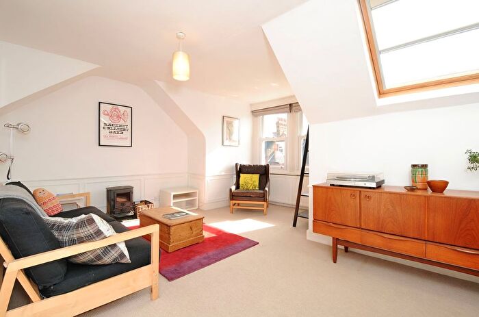 1 Bedroom Flat To Rent In Kestrel Avenue, Herne Hill, SE24
