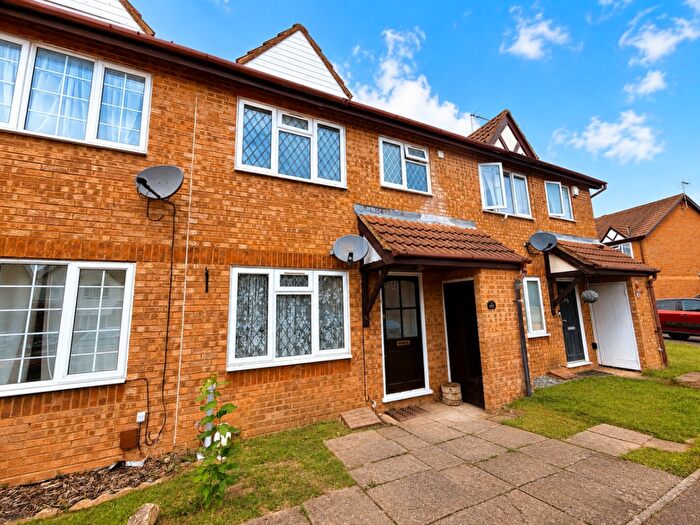 3 Bedroom Terraced House For Sale In Chalkdown, Luton, LU2