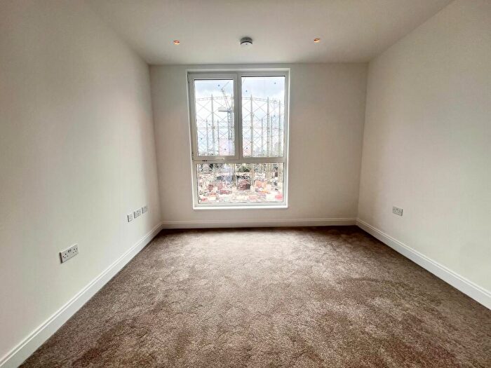 2 Bedroom Apartment To Rent In Fl, Gasholder Place, SE11