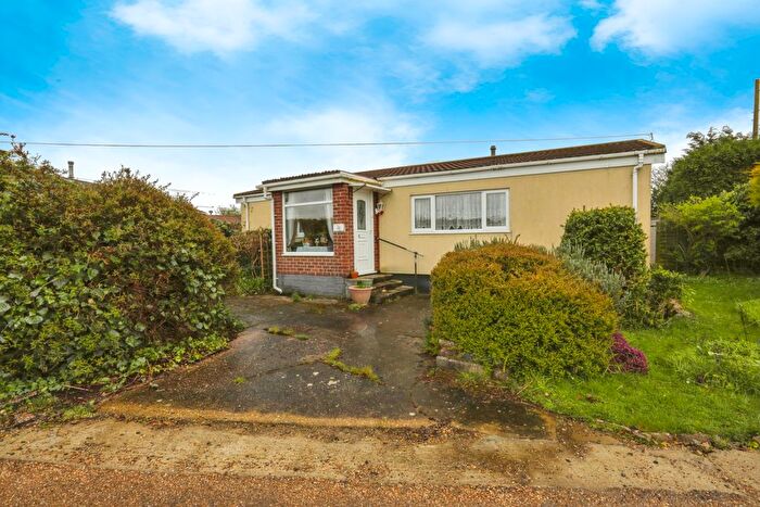 2 Bedroom Mobile/park Home For Sale In Wixfield Park, Great Bricett, Ipswich, Suffolk, IP7