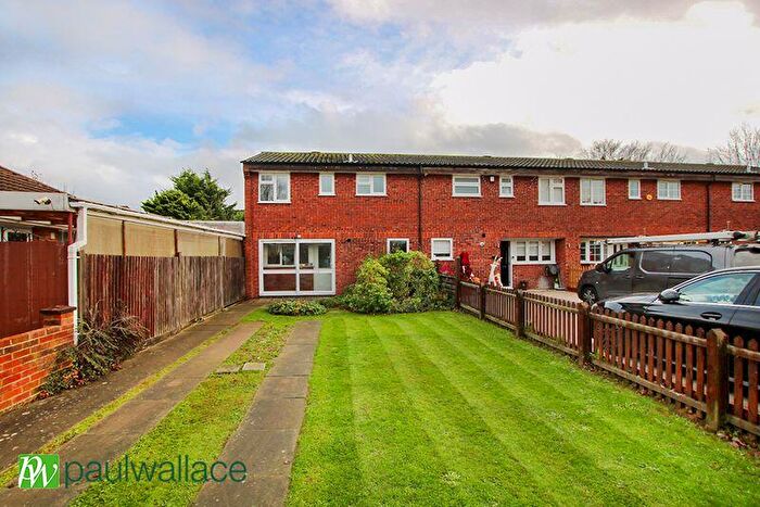 2 Bedroom End Of Terrace House For Sale In Brampton Close, West Cheshunt, EN7
