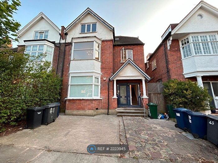 2 Bedroom Flat To Rent In Woodstock Road, London, NW11