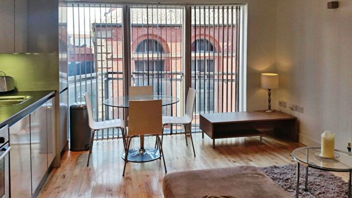 1 Bedroom Flat To Rent In New York Street, Leeds, West Yorkshire, LS2