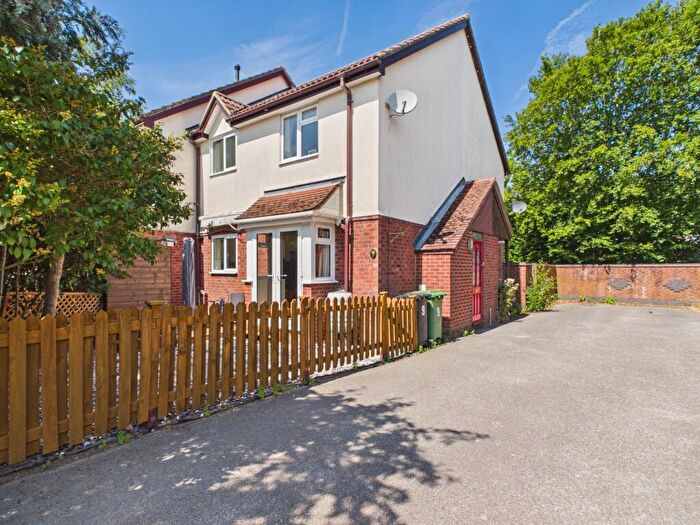 1 Bedroom Cluster House For Sale In Finch Close, Tadley, RG26