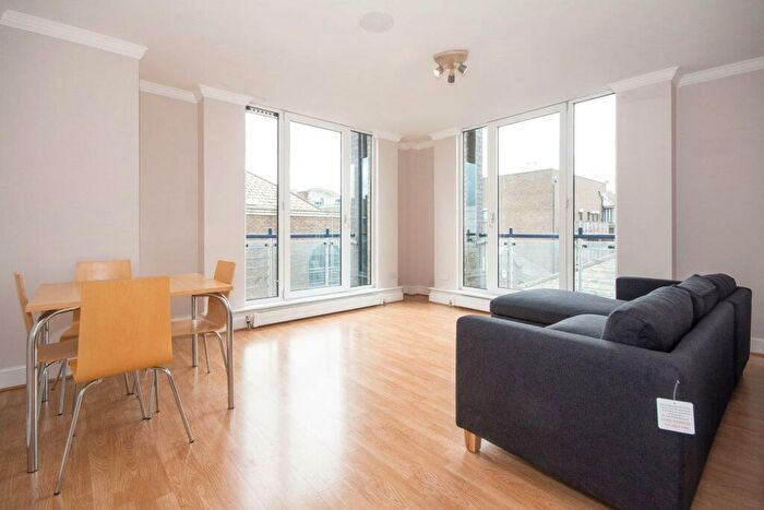 2 Bedroom Flat To Rent In Plantation Wharf, Battersea, SW11