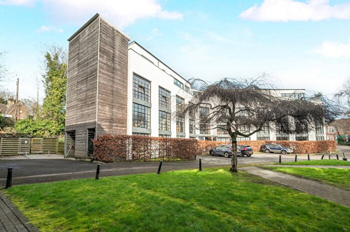 2 Bedroom Flat For Sale In Godalming, Surrey, GU7