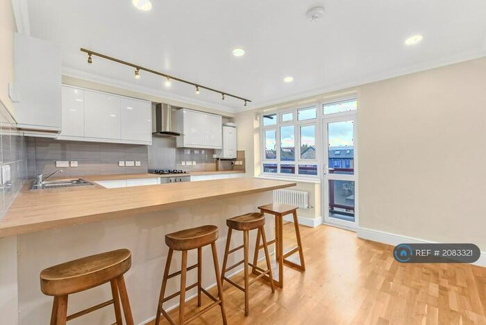 4 Bedroom Flat To Rent In Barloch House, London, SW11