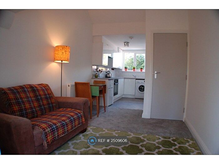 1 Bedroom Flat To Rent In Clifton Road, Chorlton, M21