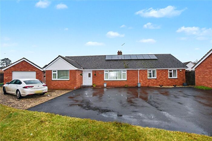 4 Bedroom Bungalow For Sale In Comeytrowe Lane, Taunton, Somerset, TA1